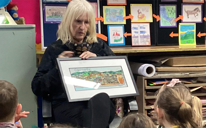 Sioned Glyn showing year 2 child one of her art work of Caernarfon
